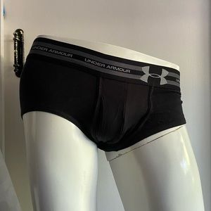 Medium black under armour trunks briefs